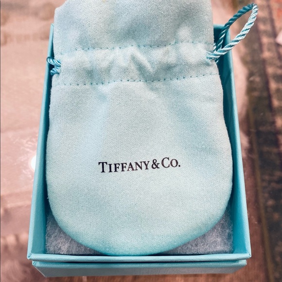 Tiffany & Co Return to Tiffany® Double Heart Pendant Silver, Mini (new in box) - Picture 6 of 6